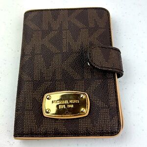 Michael Kors passport case. Like new with the exception of the name plate